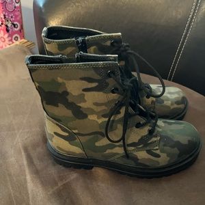 Unra8ed brand camo boots. Daughter wore once. Perfect condition